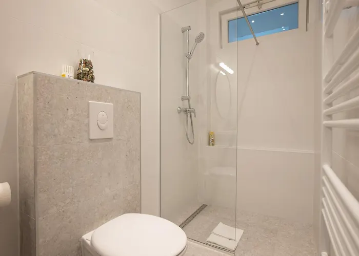 Posh With A King-size Bed And Modern Design Apartment *