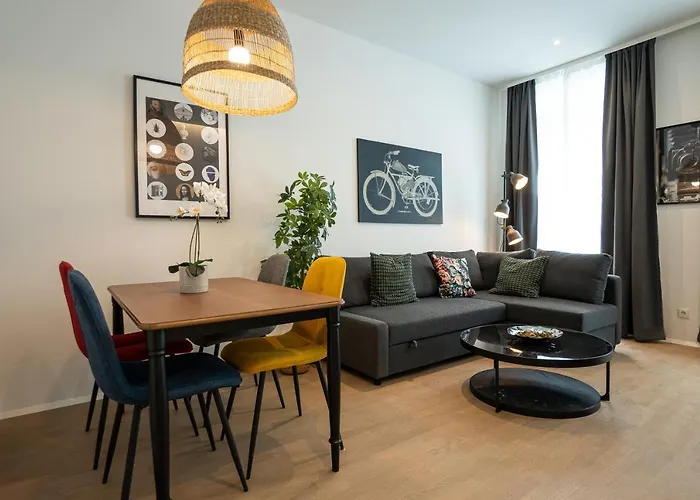 Posh With A King-size Bed And Modern Design *